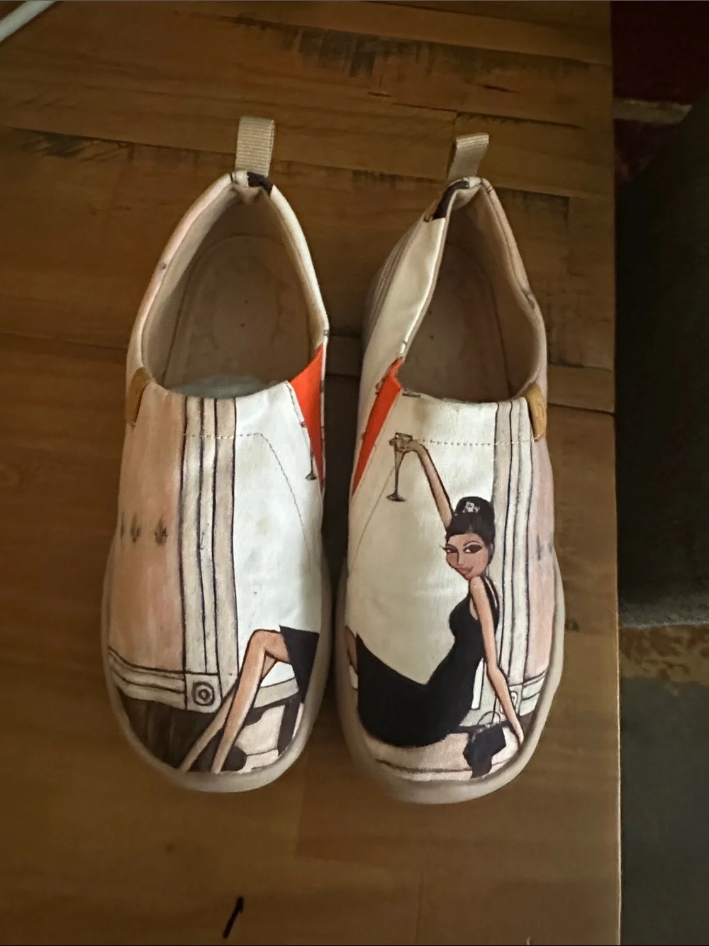 UIN Hand-Painted White Slip-On Women’s Shoes with Black Accent